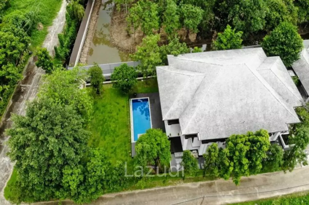 Luxurious Colonial House for Sale
