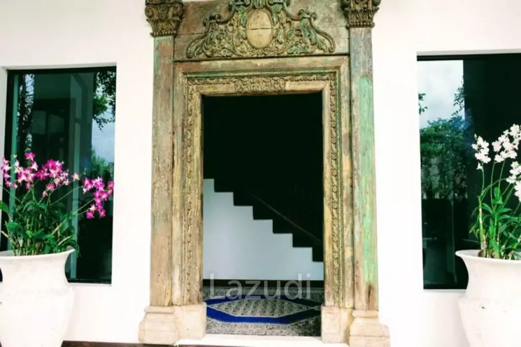 Luxurious Colonial House for Sale