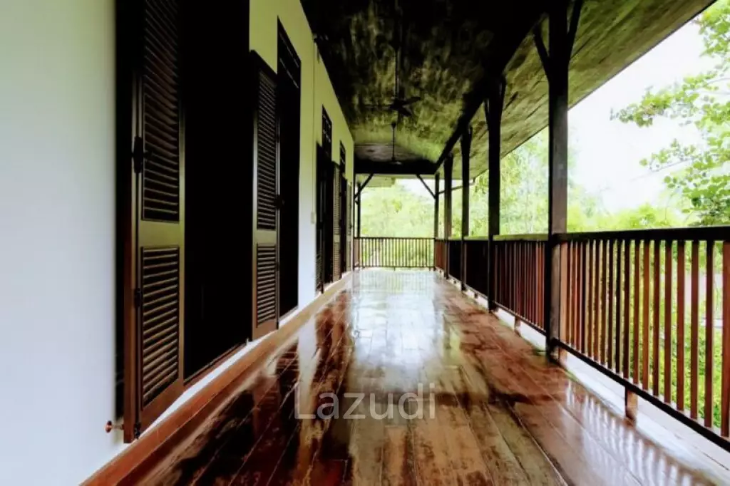 Luxurious Colonial House for Sale