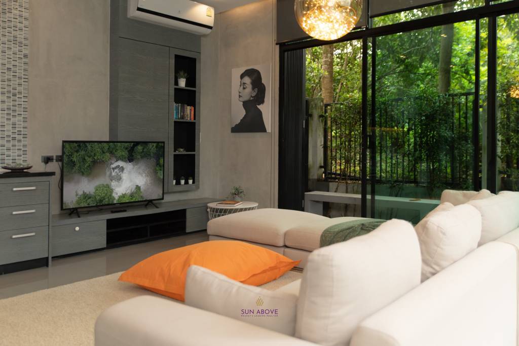 Newly renovated 3 bedroom pool villa at Pasak soi 8