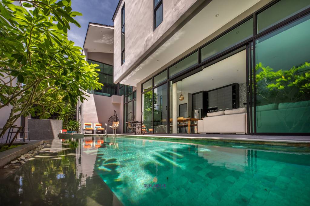 Newly renovated 3 bedroom pool villa at Pasak soi 8