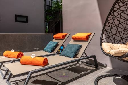 Newly renovated 3 bedroom pool villa at Pasak soi 8