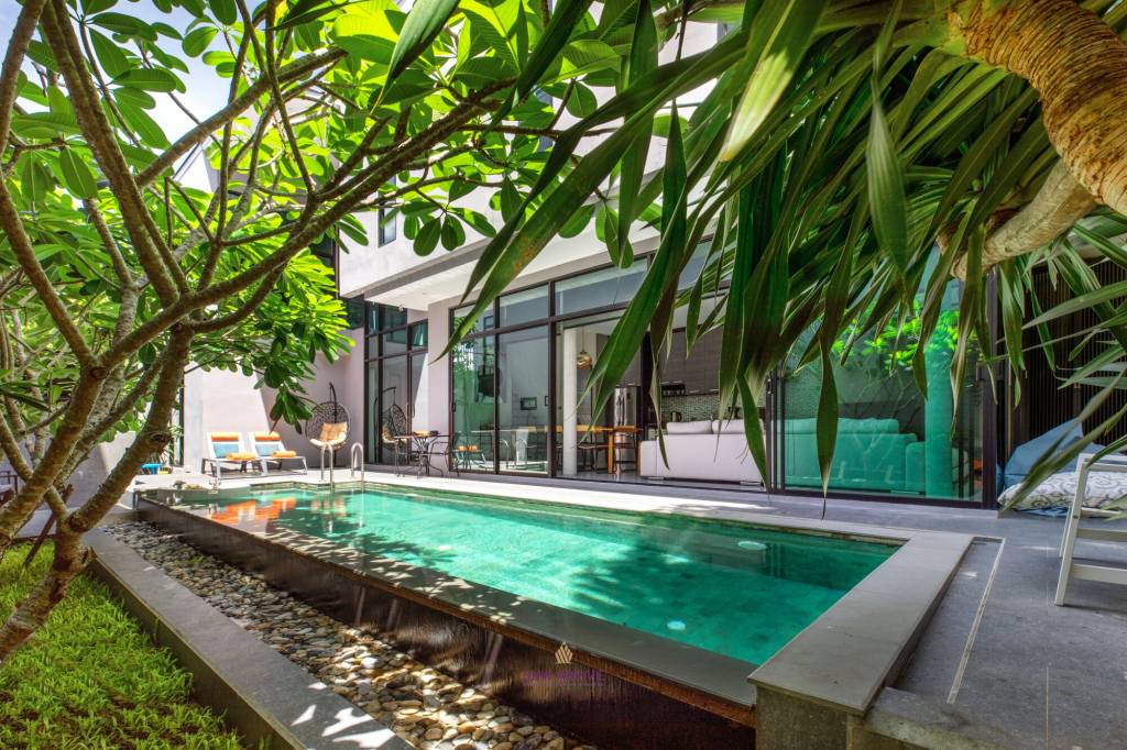 Newly renovated 3 bedroom pool villa at Pasak soi 8