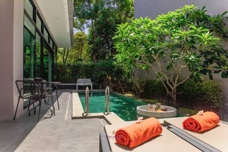 Newly renovated 3 bedroom pool villa at Pasak soi 8