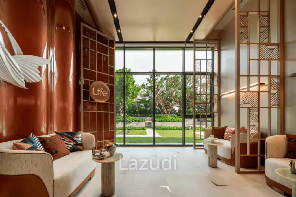 Modern 28.5 sqm Studio Condo on 9th Floor at Life Phahon - Ladprao, Chatuchak Bangkok