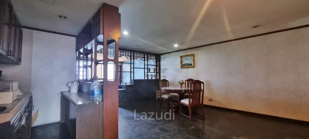 3 Beds 2 Baths 151 SQ.M. Jomtien Plaza Condotel