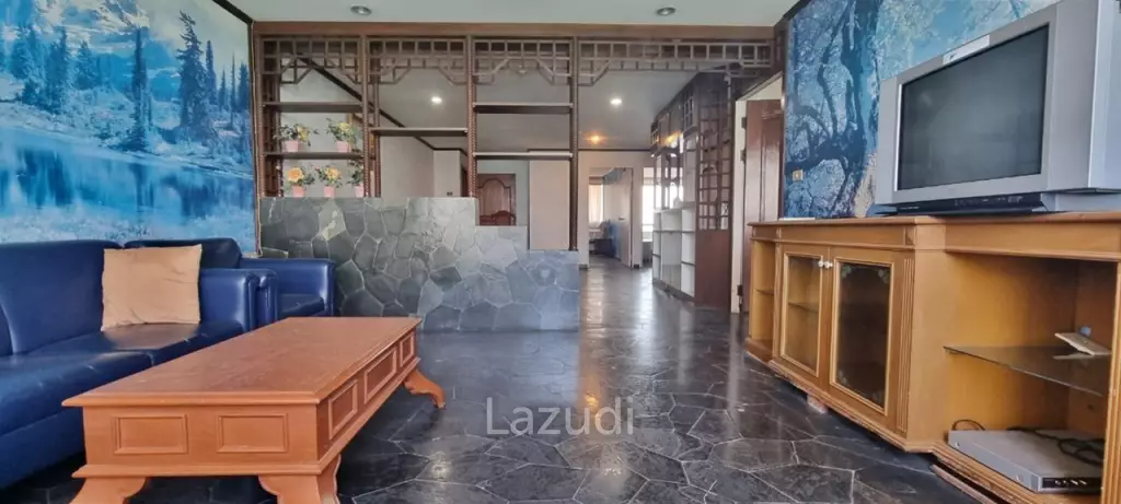 3 Beds 2 Baths 151 SQ.M. Jomtien Plaza Condotel