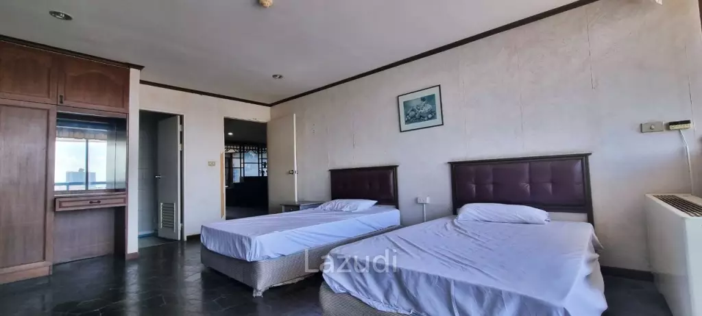3 Beds 2 Baths 151 SQ.M. Jomtien Plaza Condotel