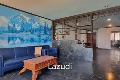 3 Beds 2 Baths 151 SQ.M. Jomtien Plaza Condotel