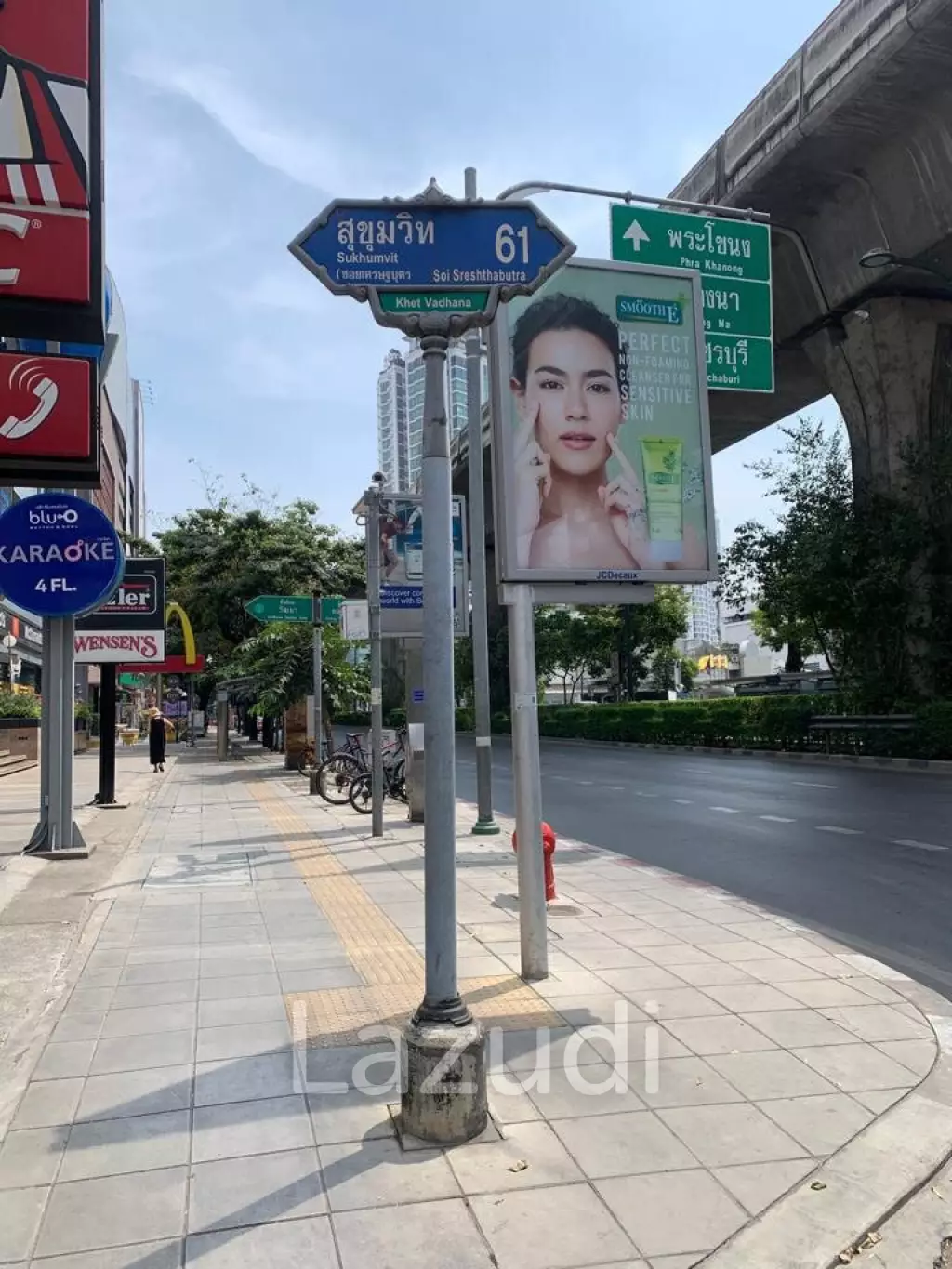 2-Story Detached House soi 61 with Lucrative Rental Income from a Famous Restaurant For Sale 120M