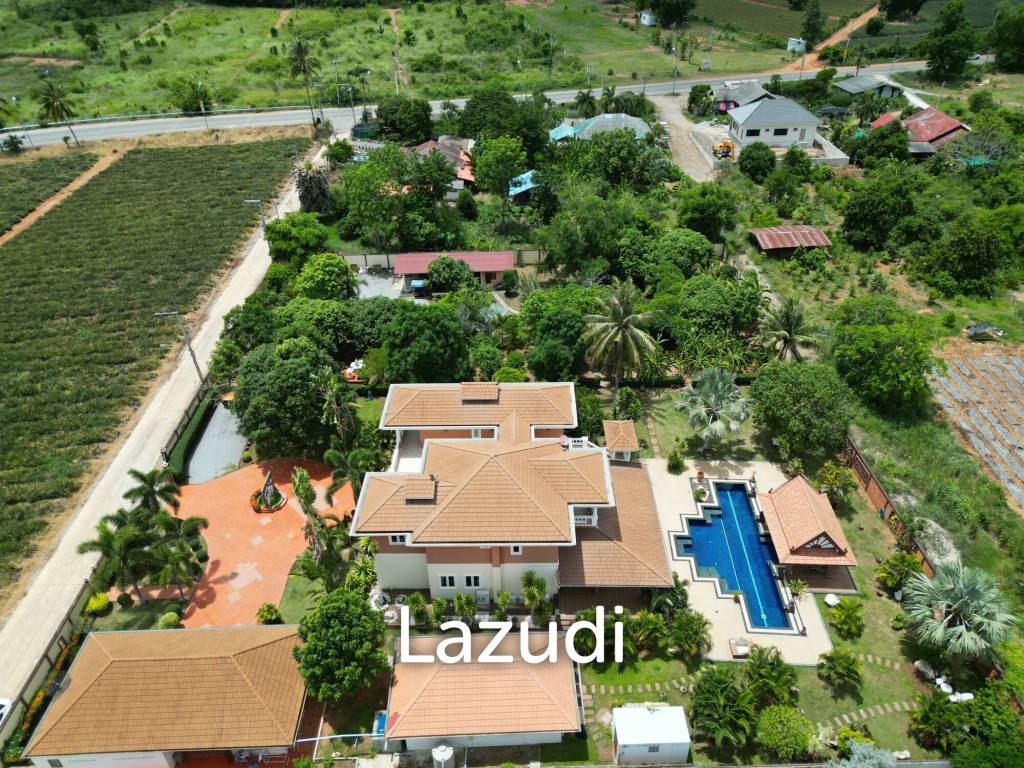 Luxury 5 Bed Pool Villa at Khao Tao