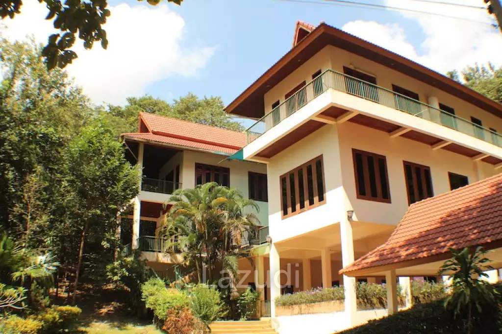 Luxurious 6 Bedroom House for Sale
