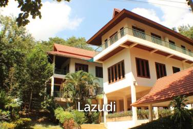 Luxurious 6 Bedroom House for Sale