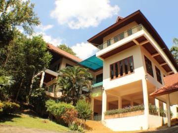 Luxurious 6 Bedroom House for Rent