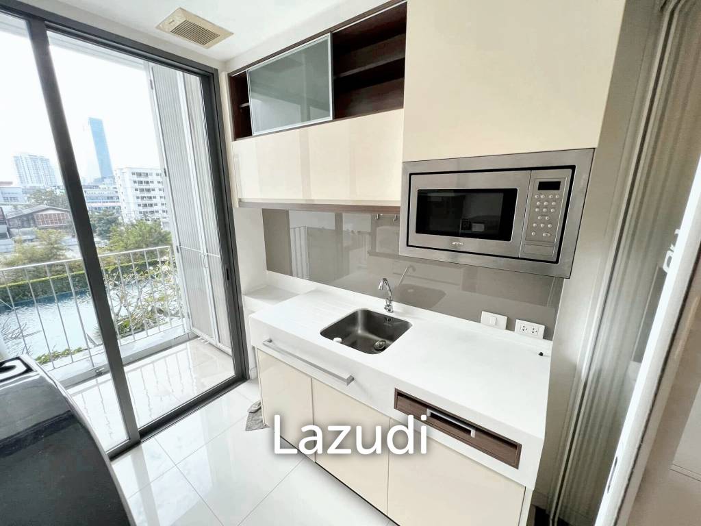 1  Bed 1 Bath 45 SQ.M The Room Sukhumvit 62