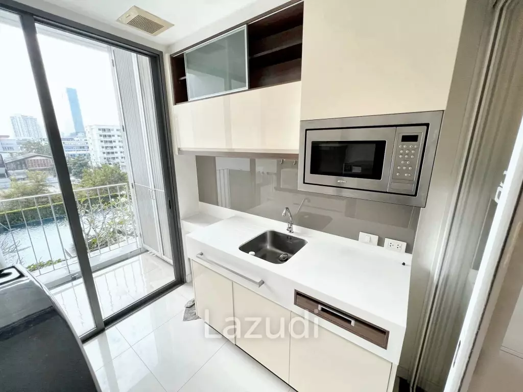 1  Bed 1 Bath 45 SQ.M The Room Sukhumvit 62