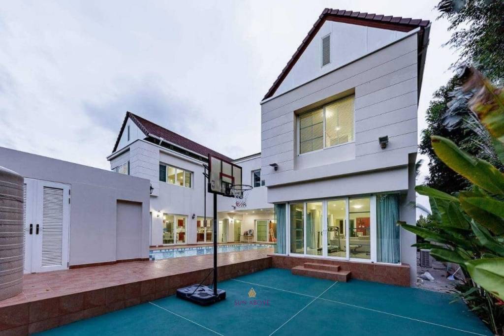 Luxurious Family Villa for Sale and Rent at Phuket Boat Lagoon