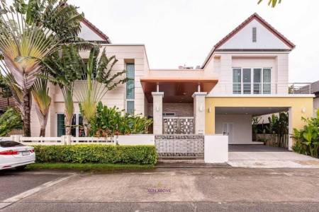 Luxurious Family Villa for Sale and Rent at Phuket Boat Lagoon