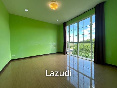 Expansive 5 Bedroom Villa on a 3-Rai Land in Nong Phlap