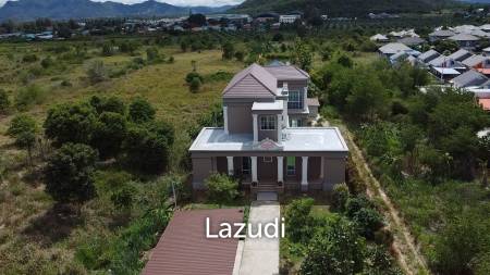 Expansive 5 Bedroom Villa on a 3-Rai Land in Nong Phlap