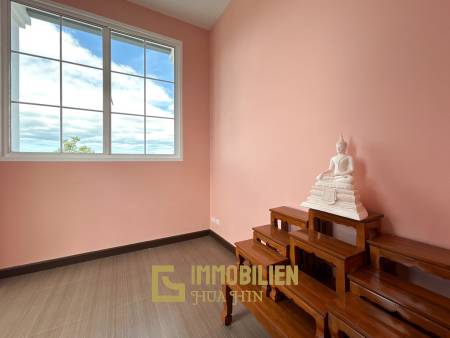 Expansive 5 Bedroom Villa on a 3-Rai Land in Nong Phlap