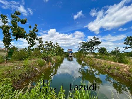 Expansive 5 Bedroom Villa on a 3-Rai Land in Nong Phlap