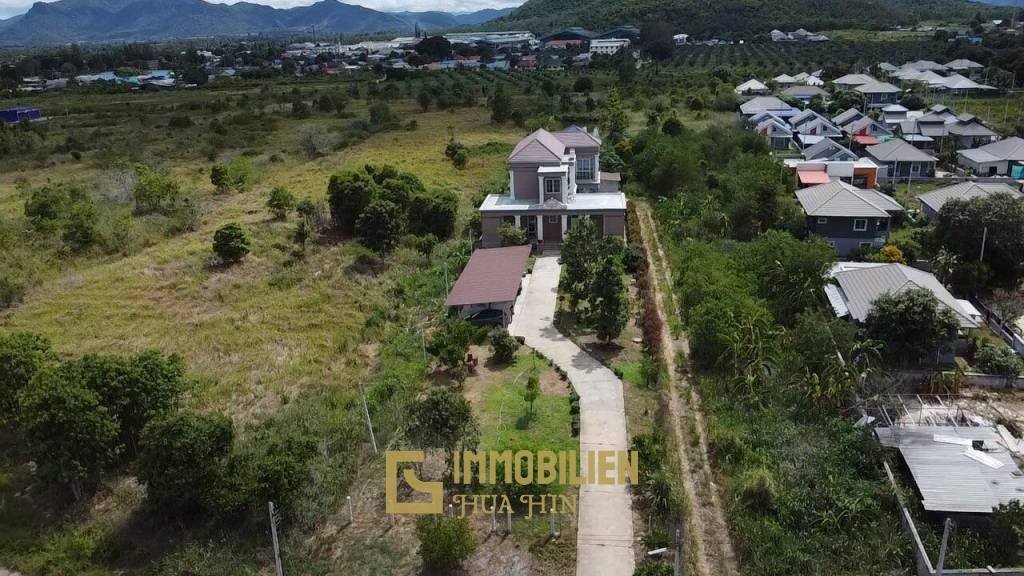 Expansive 5 Bedroom Villa on a 3-Rai Land in Nong Phlap