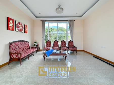 Expansive 5 Bedroom Villa on a 3-Rai Land in Nong Phlap