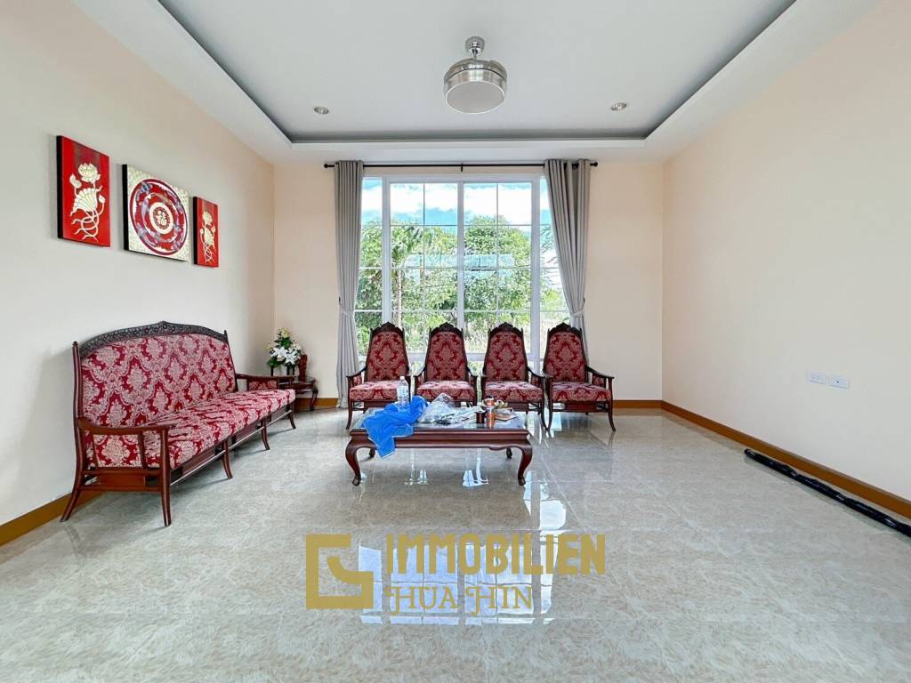 Expansive 5 Bedroom Villa on a 3 Rai Land in Nong Phlap