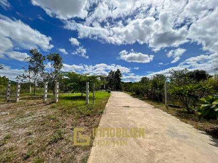 Expansive 5 Bedroom Villa on a 3 Rai Land in Nong Phlap