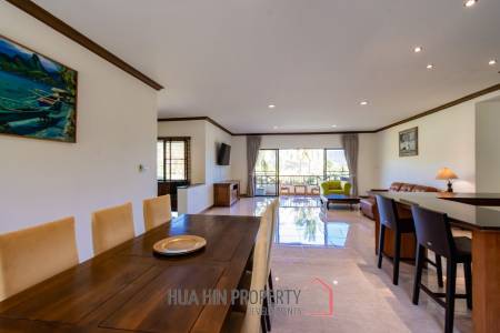 Large renovated 2/3 bedrooms condo in Palm Hills with golf membership.
