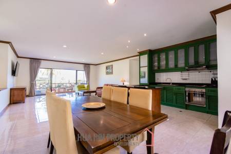 Large renovated 2/3 bedrooms condo in Palm Hills with golf membership.