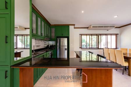 Large renovated 2/3 bedrooms condo in Palm Hills with golf membership.