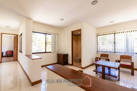 Large renovated 2/3 bedrooms condo in Palm Hills with golf membership.