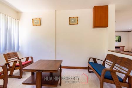 Large renovated 2/3 bedrooms condo in Palm Hills with golf membership.