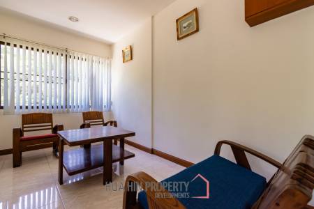 Large renovated 2/3 bedrooms condo in Palm Hills with golf membership.