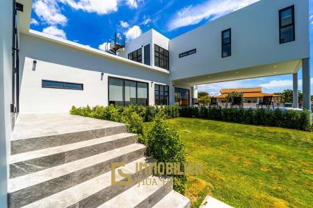 New 4 Bedroom Pool Villa Close to City Center