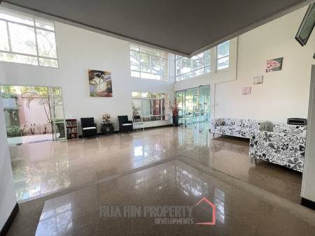 Flame Tree: Very well maintained 1 bedroom condo