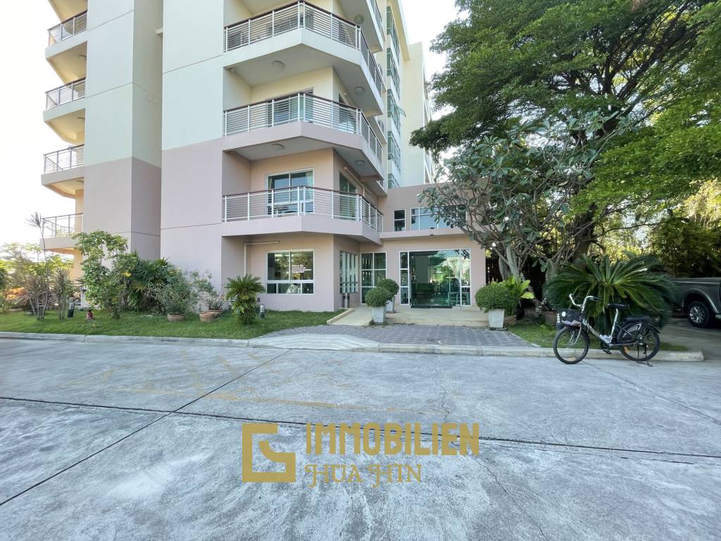 Flame Tree: Very well maintained 1 bedroom condo