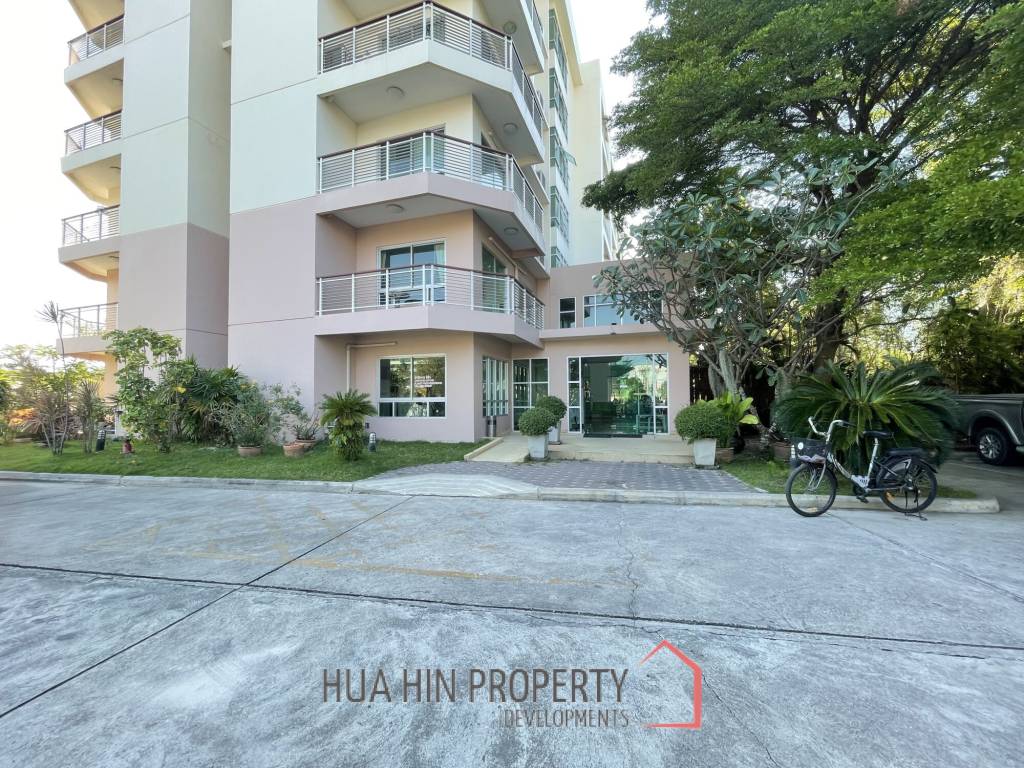 Flame Tree: Very well maintained 1 bedroom condo