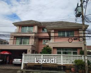 4 Bed 4 Bath Detached House in Pattanakarn 50