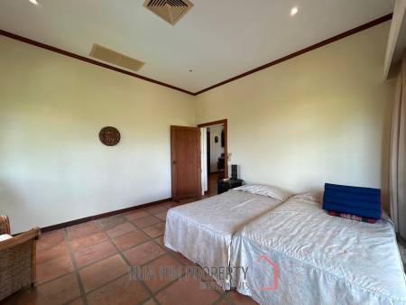 Luxurious 4 Bedroom Condo with Sea View in Pranburi