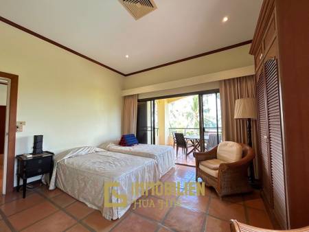 Luxurious 4 Bedroom Condo with Sea View in Pranburi