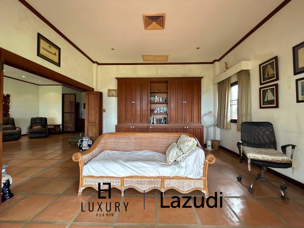 Luxurious 4 Bedroom Condo with Sea View in Pranburi