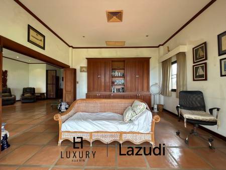 Luxurious 4 Bedroom Condo with Sea View in Pranburi