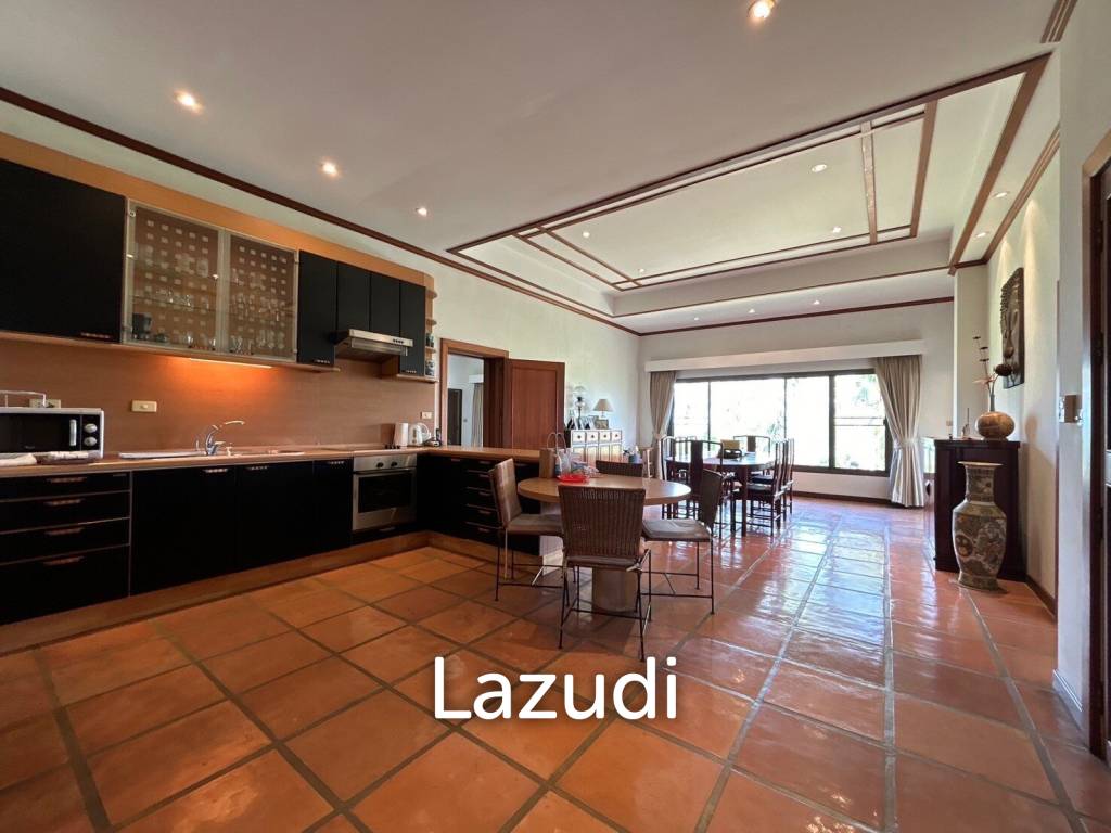 Luxurious 4 Bedroom Condo with Sea View in Pranburi