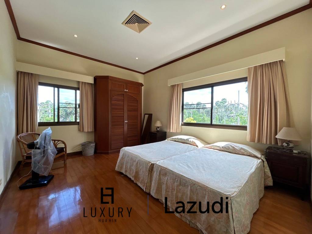 Luxurious 4 Bedroom Condo with Sea View in Pranburi