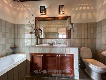 Luxurious 4 Bedroom Condo with Sea View in Pranburi