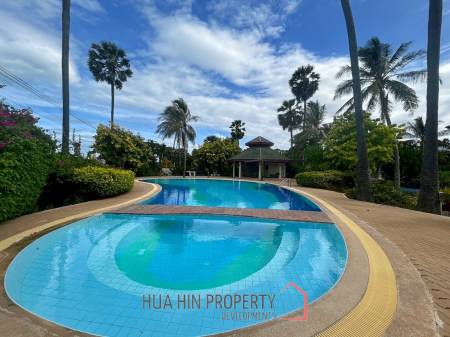 Luxurious 4 Bedroom Condo with Sea View in Pranburi