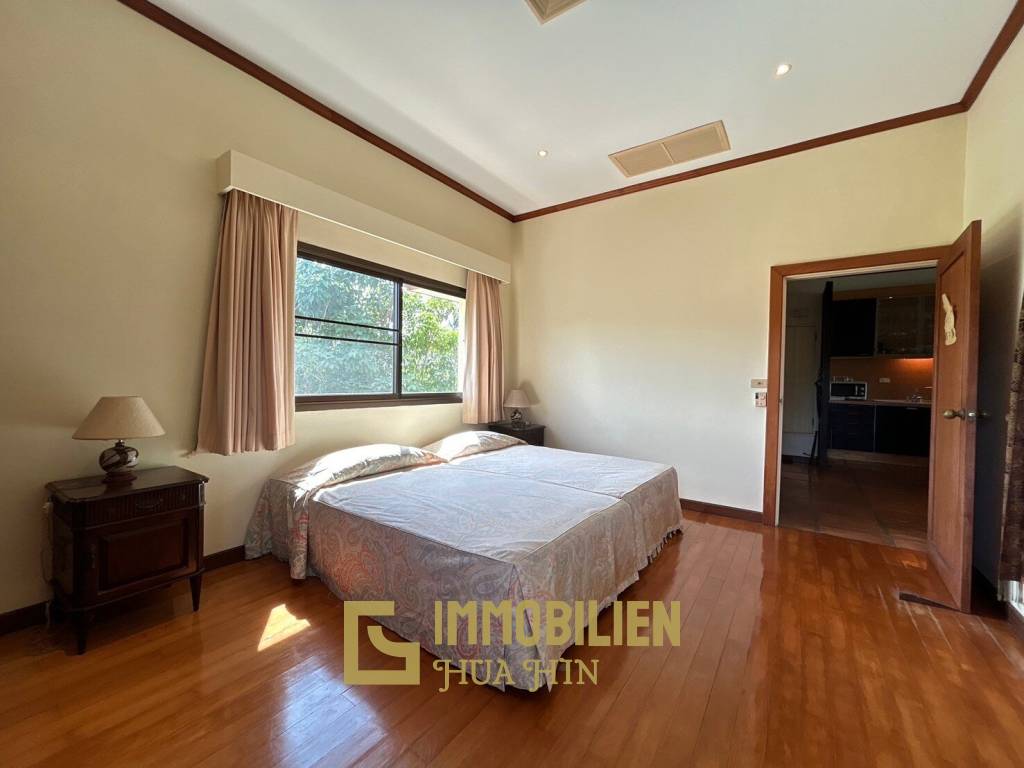 Luxurious 4 Bedroom Condo with Sea View in Pranburi